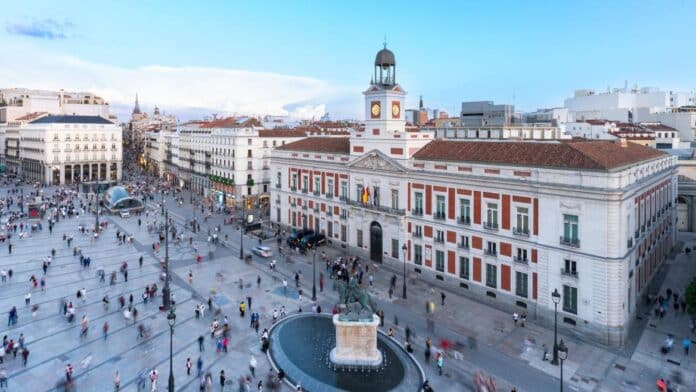 Fachada de la Real Casa de Correos