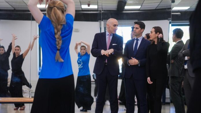 El consejero Emilio Viciana durante la presentación de la campaña informativa sobre la oferta de Enseñanzas Artísticas