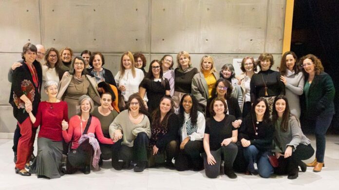 Profesionales de los centros de salud de Tres Cantos y de la Gerencia curante el acto de entrega de los premios