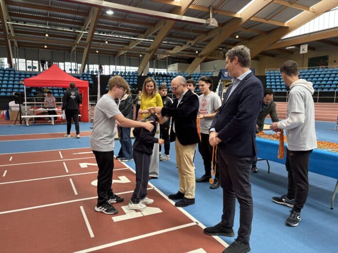 El delegado de Políticas Sociales, Familia e Igualdad y el concejal de Latina han visitado hoy una competición de deporte adaptado en el CDM Gallur1