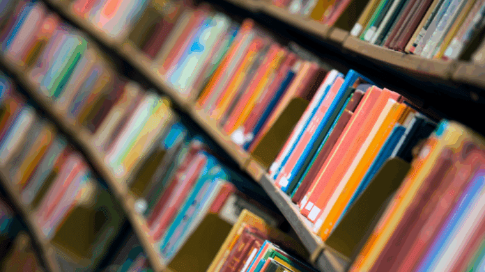Biblioteca con libros