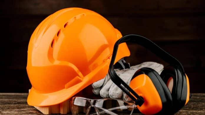 casco y auriculares protección