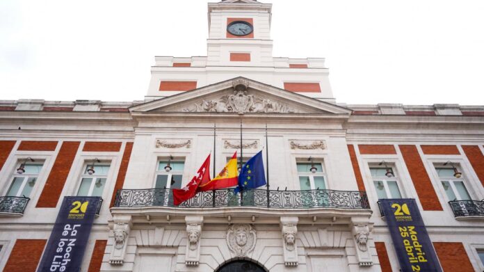 Díaz Ayuso decreta tres días de luto en la Comunidad de Madrid por el fallecimiento del Papa Francisco