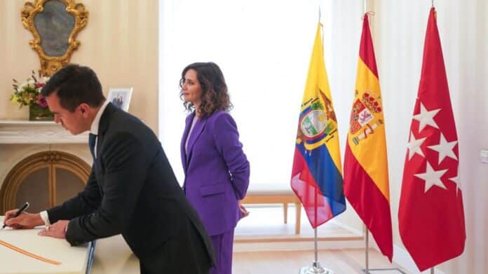 La presidenta junto al presidente electo de Ecuador