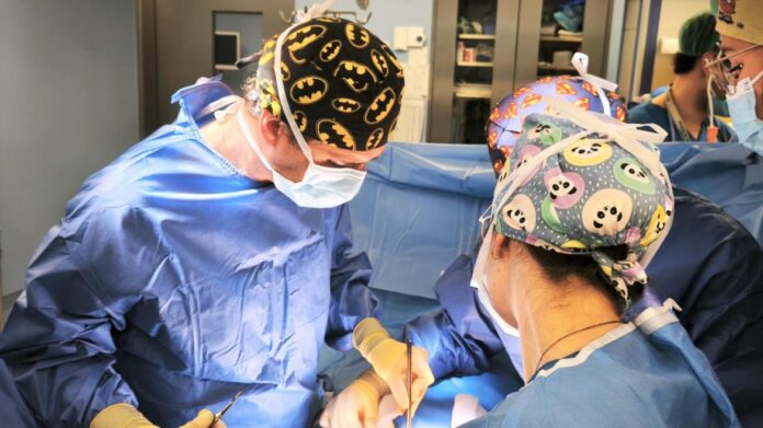 Doctor Raúl García, Unidad de Pared abdominal del Hospital Príncipe de Asturias