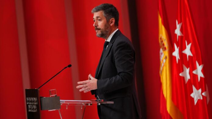 El portavoz Miguel Ángel García Martín atiende a los medios de comunicación