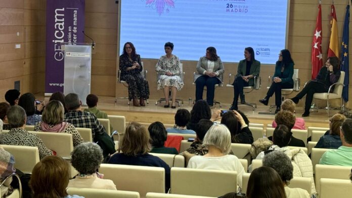 Auditorio durante la celebración de las jornadas para pacientes con cáncer de mama