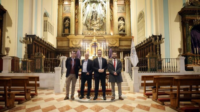 Mariano de Paco Serrano durante su visita a la parroquia de Nuestra Señora del Carmen y San Luis Obispo