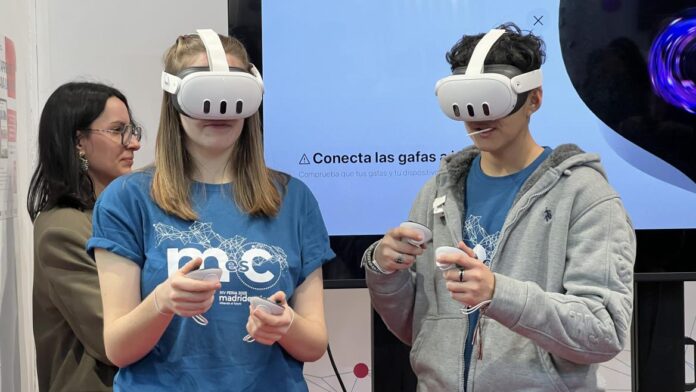 Alumnos en la Feria Madrid es Ciencia