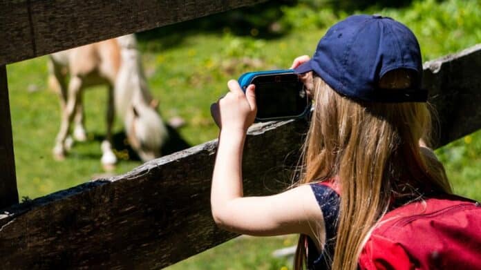 Foto niña caballo imagen