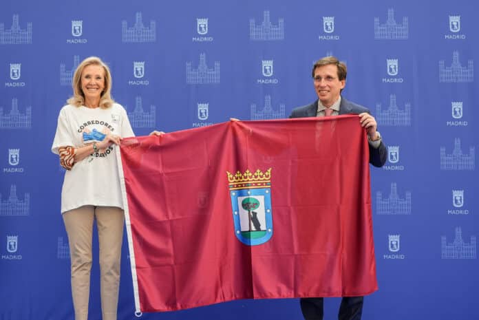 Recepción de los Corredores Solidarios en Cibeles