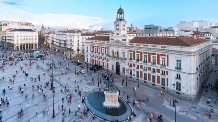 Fachada de la Real Casa de Correos
