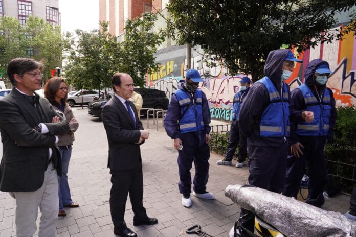 Carabante, Martínez Páramo y Gómez-Angulo durante la supervisión de los trabajos