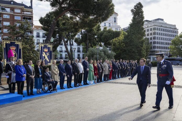 Almeida a su llegada al izado de la bandera nacional con motivo de la festividad de San Isidro