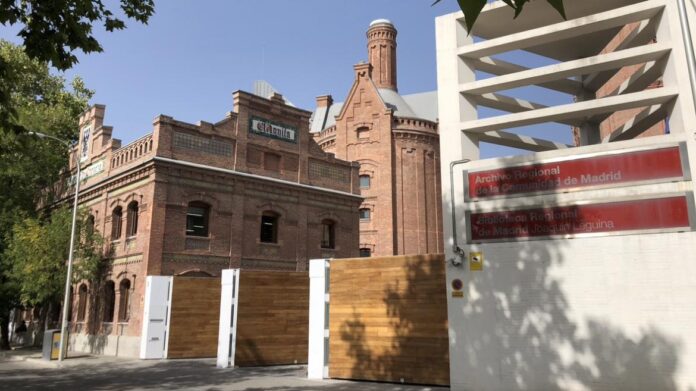 Entrada a la Biblioteca Regional de Madrid