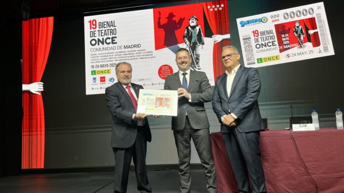 El consejero Mariano de Paco Serrano en la presentación de la Bienal de Teatro de la ONCE