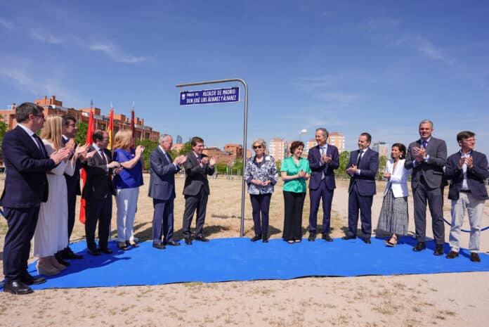 Acto de descubrimiento de la placa que da nombre al parque Alcalde de Madrid José Luis Álvarez y Álvarez