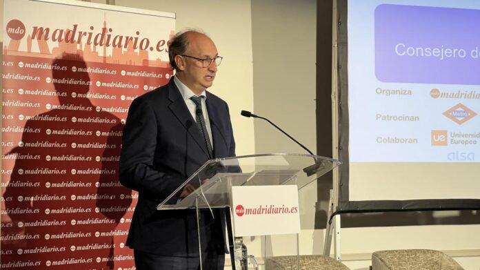 El consejero Miguel López-Valverde en la I Jornada de Inteligencia Artificial de Madridiario