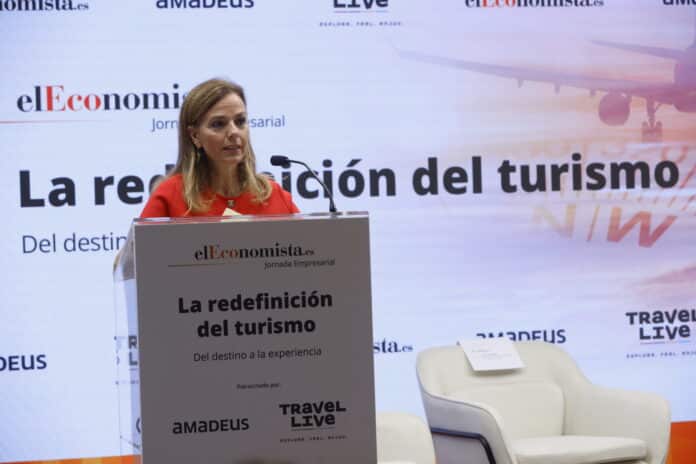 La concejala delegada de Turismo, Almudena Maíllo, durante la inauguración de la jornada ‘La redefinición del turismo. Del destino a la experiencia’, organizada por el diario El Economista