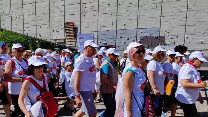 Usuarios andando en la pasada Marcha Saludable de la Gerencia de Atención Primaria