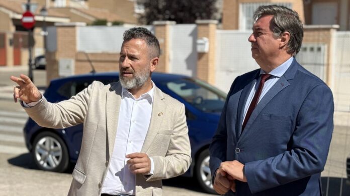 El viceconsejero José Antonio Sánchez durante su visita a  Torrejón de la Calzada