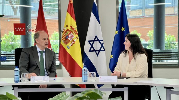 El consejero Miguel López-Valverde durante su reunión con responsables de Economía e Innovación de la Embajada de Israel