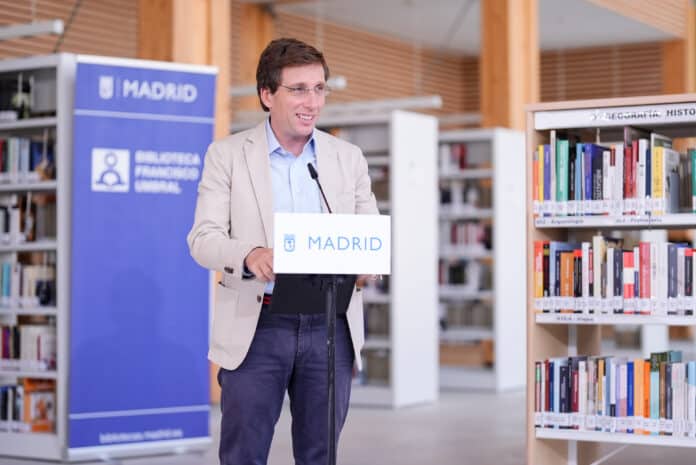 Almeida inaugura la Biblioteca Pública Municipal Francisco Umbral