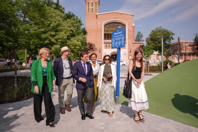 Visita a la recién remodelada plaza de San Cristóbal