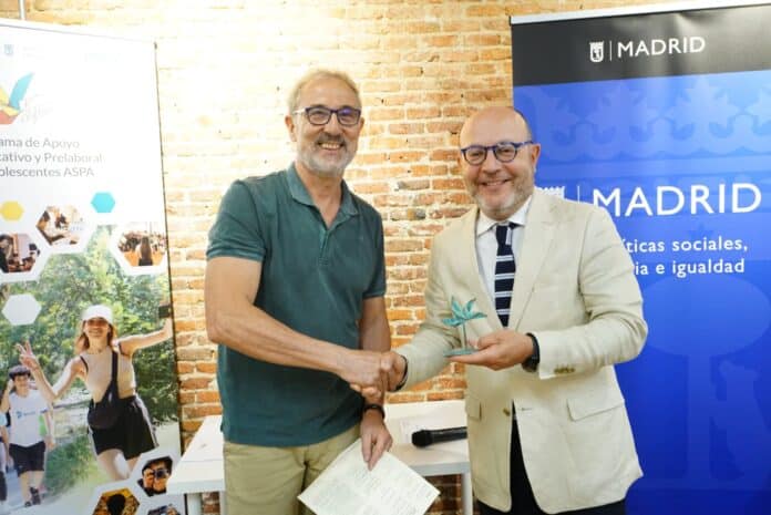 El delegado de Políticas Sociales, Familia e Igualdad, José Fernández, en el encuentro ‘Con iniciativa propia’