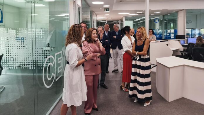 La consejera Fátima Matute durante su visita a las instalaciones de Net-Pharma Hub