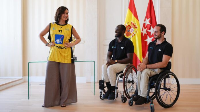 Díaz Ayuso ha recibido hoy en la Real Casa de Correos al Club Deportivo Ilunion de Baloncesto en Silla de Ruedas 