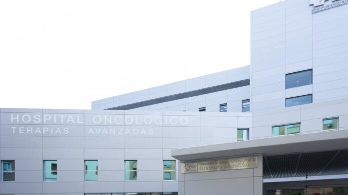 Fachada de un edificio de Oncología.