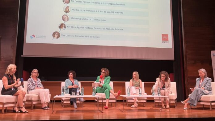 Mesa de la III Jornada de Humanización, con participación de Atención Primaria