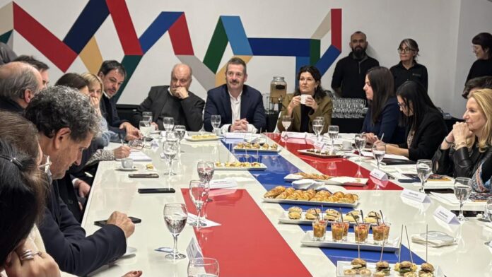 De Paco Serrano en un Encuentro institucional con autoridades de Argentina