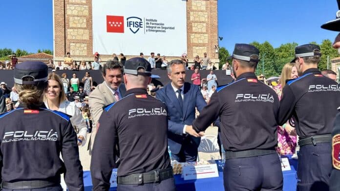 El consejero Carlos Novillo durante la clausura del LXI Curso Selectivo de Formación Básica para Policías Locales