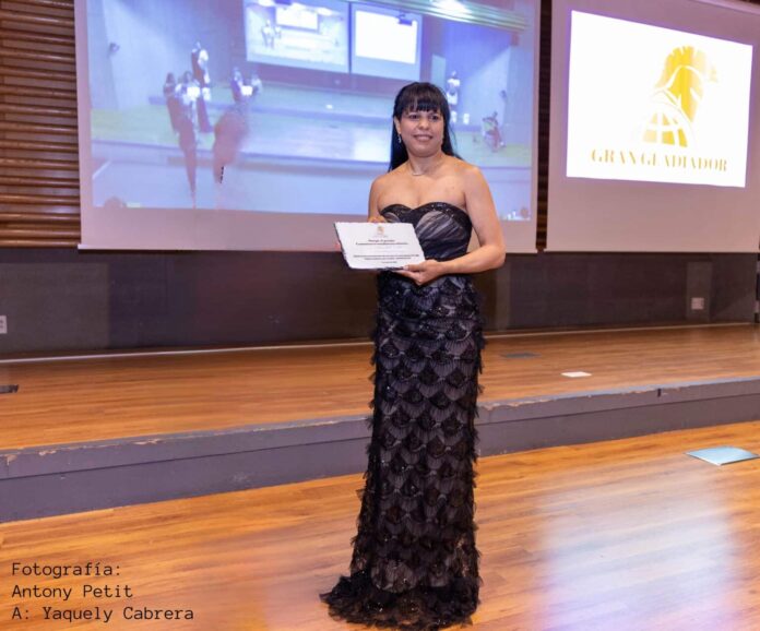 La Dra. Yaquely Cabrera triunfa en los Premios Gladiadores en el Extranjero 2025
