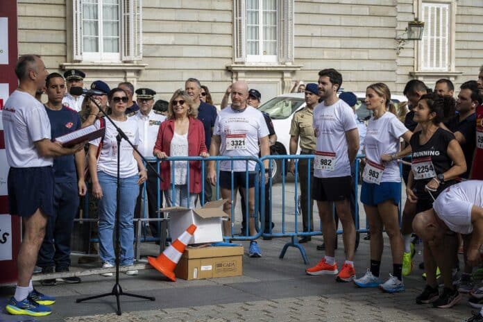Hidalgo y Cea en la salida de la carrera popular por el X aniversario de la proclamación del rey Felipe VI 