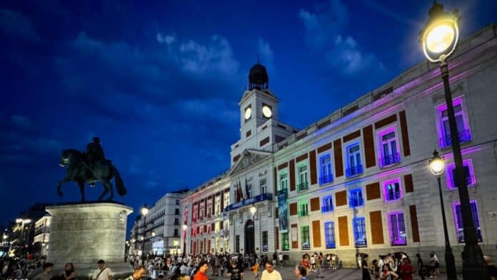 Iluminación Real Casa de Correos - Fiesta del Orgullo