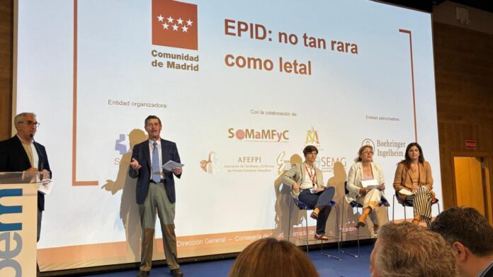 José Enrique Villares, director técnico de Procesos  Asistenciales de la Gerencia, interviene en la jornada