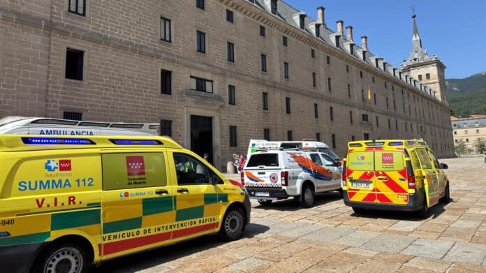Imagen de los  equipos sanitarios desplazados al Monasterio de El Escorial