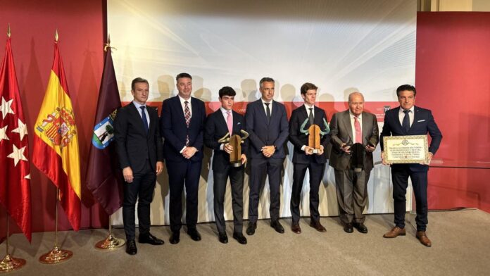 El consejero Carlos Novillo en la entrega de premios a los triunfadores de la Feria de San Isidro 2024