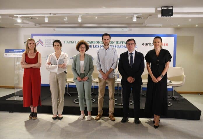 El delegado de Políticas de Vivienda y presidente de EMVS Madrid, Álvaro González, en la inauguración del encuentro informativo 