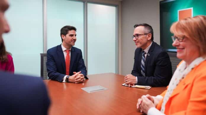 El consejero Emilio Viciana en las instalaciones de la University of Miami