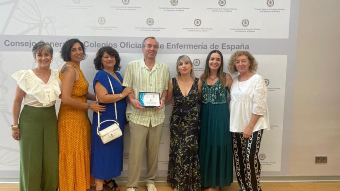 Equipo de Enfermería del Centro de Salud Arganda del Rey, recogiendo el Premio Nacional Enfermero