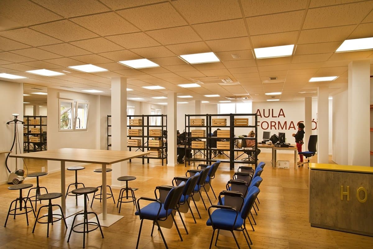 Consistorio Potencia la Autonomía de Mujeres Víctimas de Trata con Becas de Formación para Mejorar su Empleabilidad
