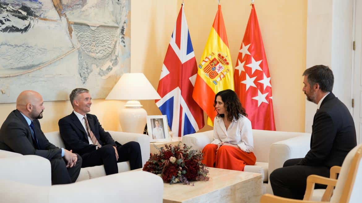 Díaz Ayuso Fortalece Relaciones Políticas y Comerciales con el Reino Unido en Encuentro Diplomático