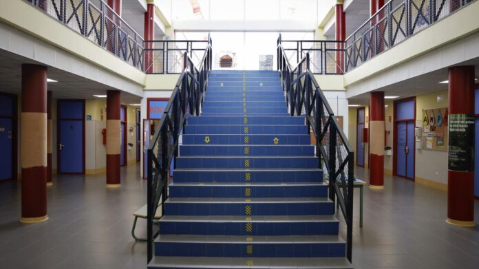 escalera de un instituto