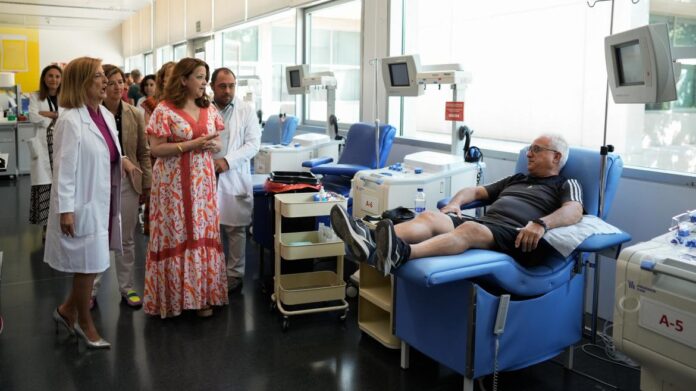 Fátima Matute visita el Centro de Transfusiones de la Comunidad de Madrid
