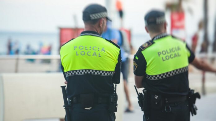Dos policías locales