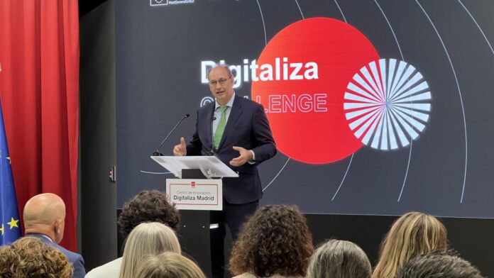 El consejero Miguel López-Valverde en la entrega de premios del Digitaliza Challenge